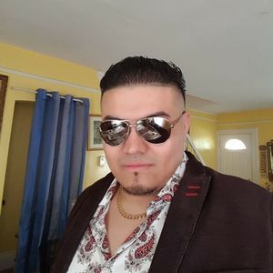 Meet your Posher, Carlos